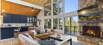 Luxe Mountain Retreat! Lake & Village Close!  Game Room- AC- BACK UP Generator!