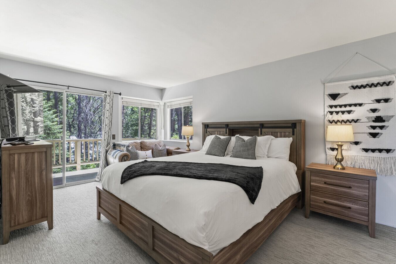 4 عدّة غرف نوم ومكتب ومكواة/لوح كي وسرير سفر