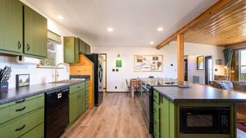 Frigorífic, microones, forn i placa de cuina