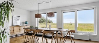 4 bedroom beach front home in Thyholm