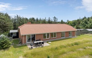 Exterior - 4 bedroom beach front home in Thyholm (Thyholm)