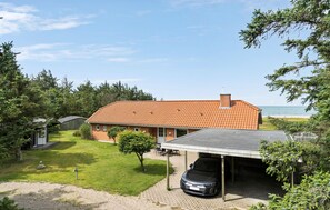 Exterior - 4 bedroom beach front home in Thyholm (Thyholm)