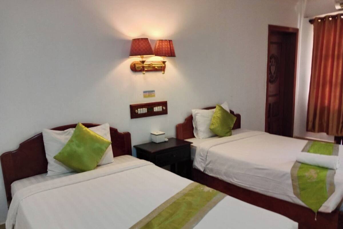 Deluxe Twin Room, City View | Desk, laptop workspace, free WiFi