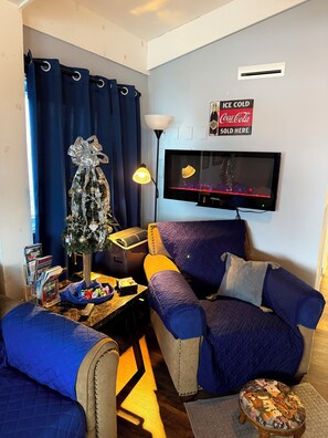 Smart TV, fireplace