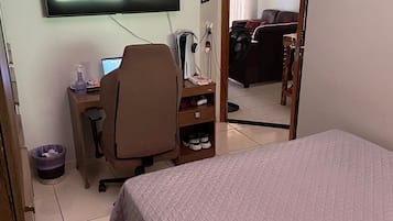 3 slaapkamers, een strijkplank/strijkijzer, wifi, beddengoed