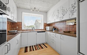 Fridge, stovetop, dishwasher, coffee/tea maker