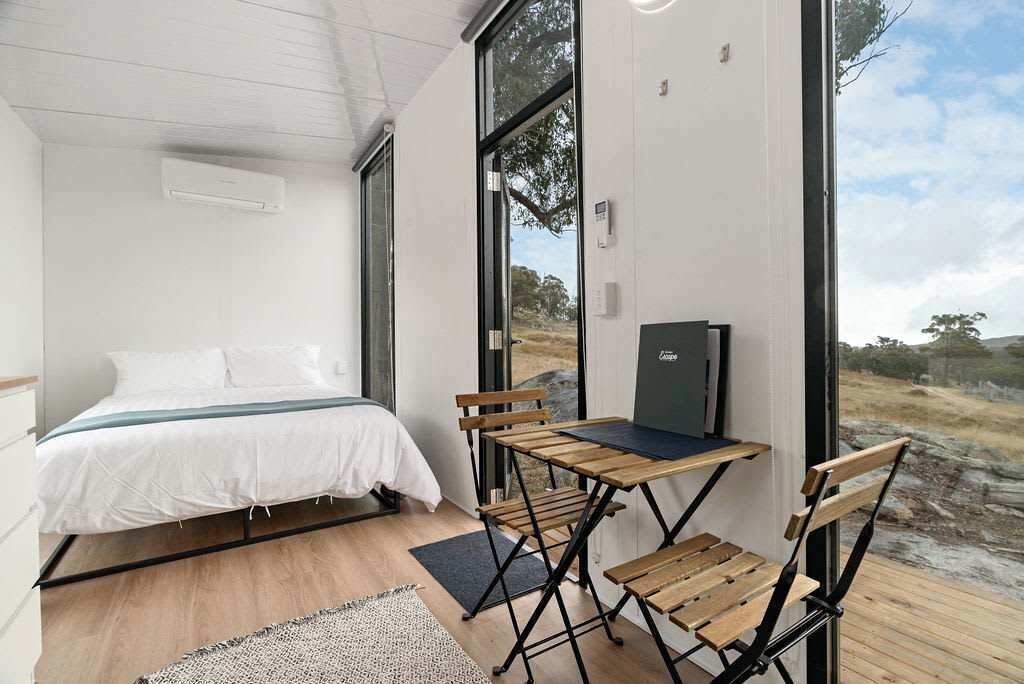 1 bedroom, bed sheets