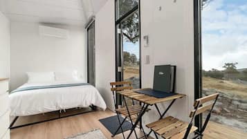 1 bedroom, bed sheets