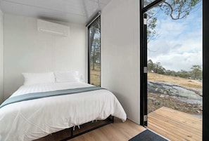 1 bedroom, bed sheets
