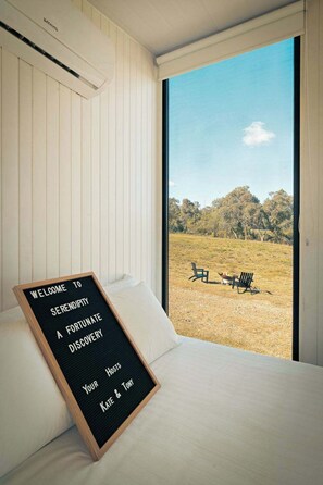 1 bedroom, bed sheets