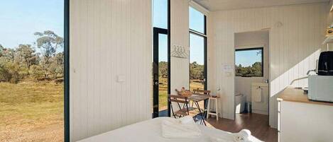 1 bedroom, bed sheets