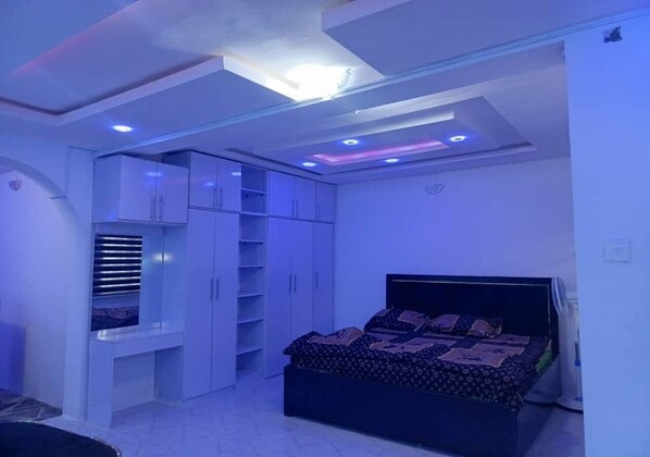 1 chambre, fer et planche à repasser, Wi-Fi, literie fournie