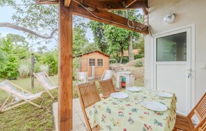 Outdoor dining - 1 bedroom amazing home in Saint-Georges-de-Didon (Saint-Georges-de-Didon)