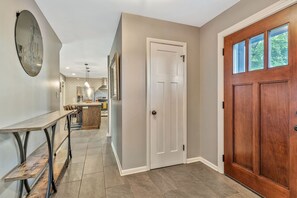 Interior - E Nash House with Chef's Kitchen and fenced yard (Nashville)