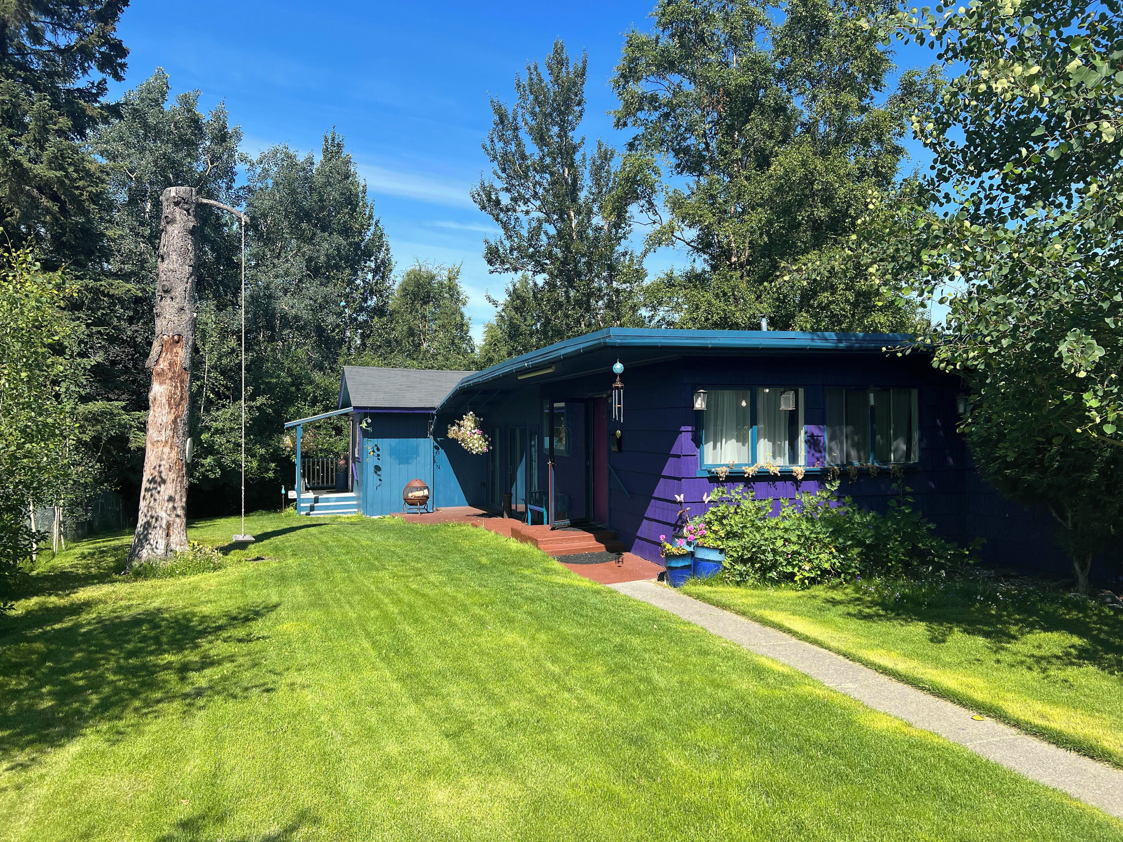 The Peaceful Cottage- minutes from the airport and downtown!