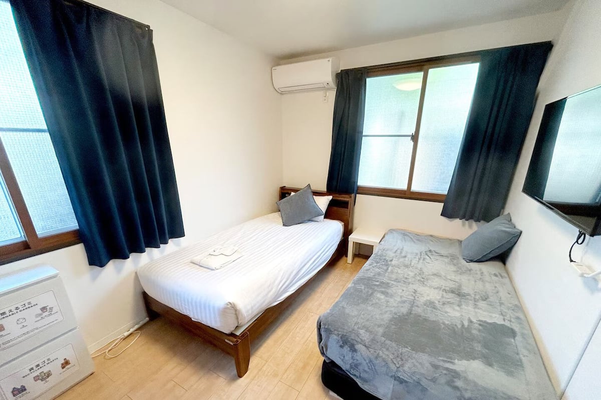 Deluxe Single Room, Non Smoking | Desk, laptop workspace, free WiFi, bed sheets