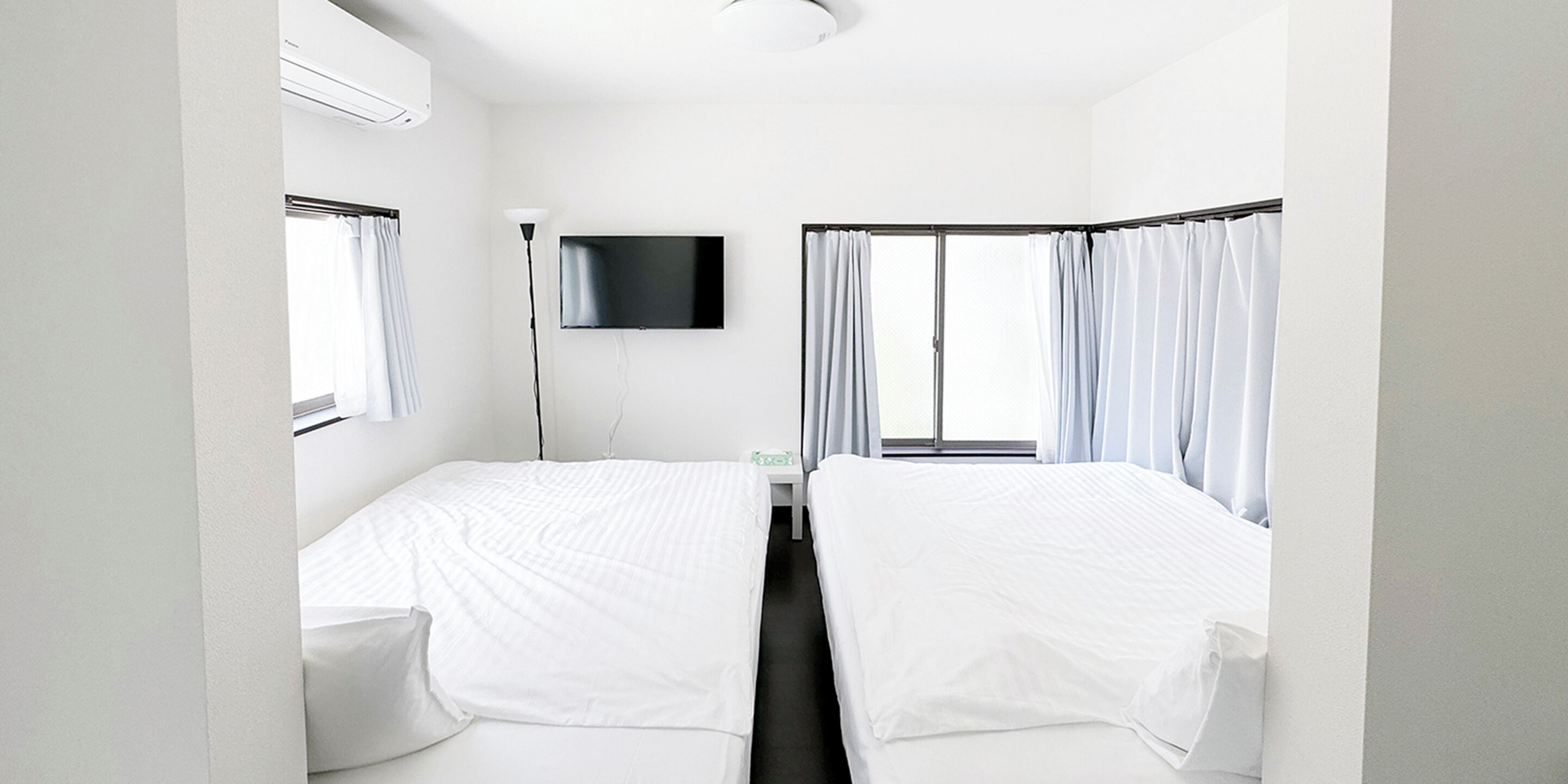 Desk, laptop workspace, free WiFi, bed sheets