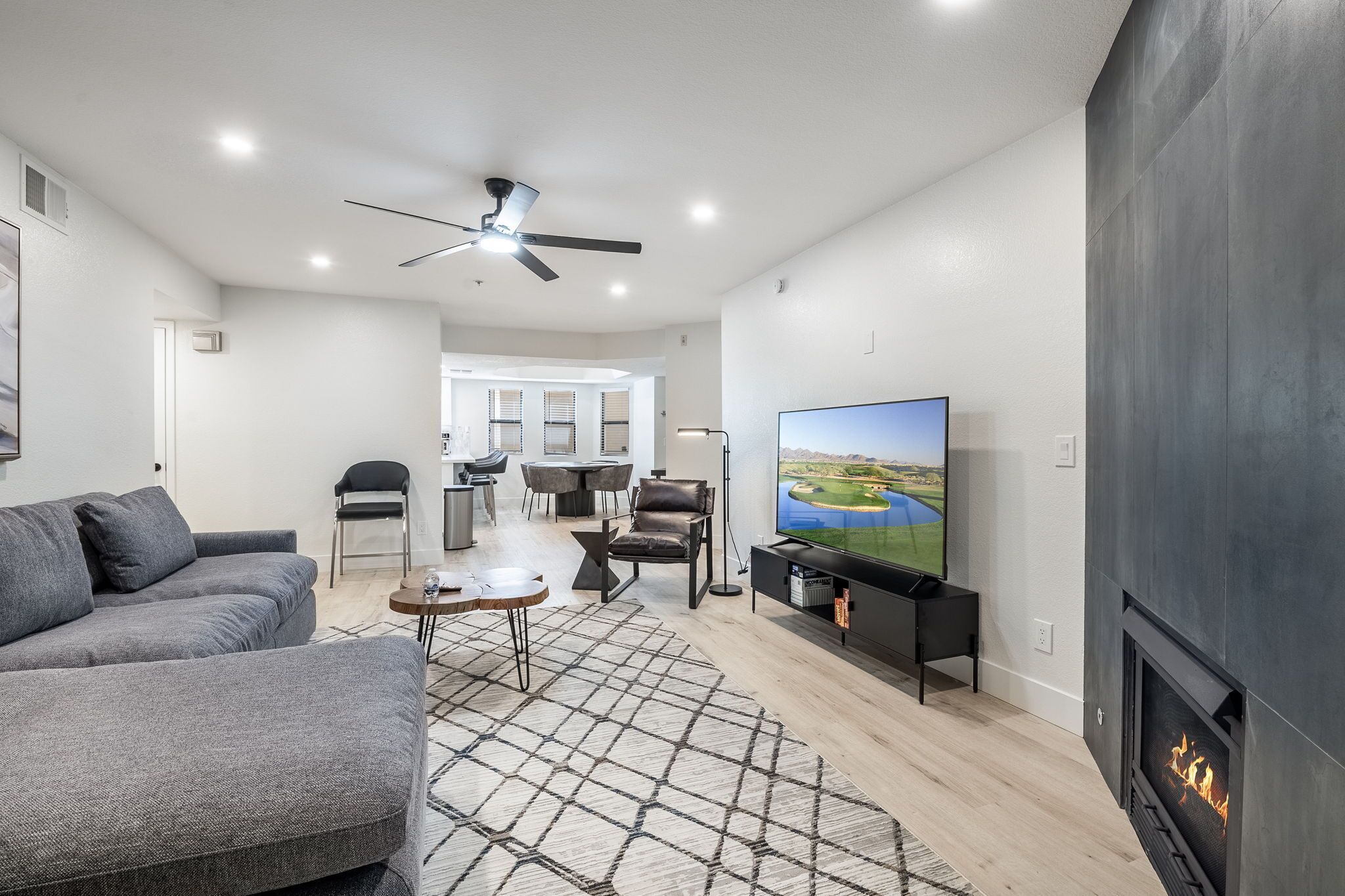 New Modern Apartment In Biltmore, Short Vacation Or Long Stay, Pet Friendly! - Phoenix, AZ