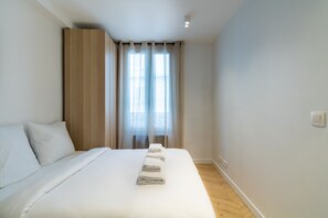 1 chambre, fer et planche à repasser, lit parapluie, Wi-Fi