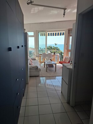 Living area - Appartement 40m2,vue Exceptionnelle. 1 Chambre Indépendante. Climatisation (Sète)