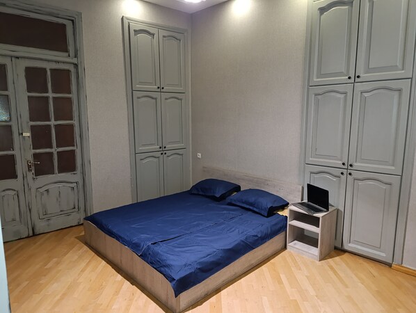 Deluxe Double Room | Soundproofing, iron/ironing board, free WiFi, bed sheets - J Square Hostel  (Tbilisi)
