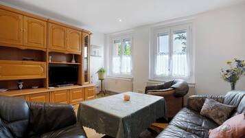 Fernseher, DVD-Player, Stereoanlage