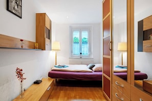 2 bedrooms, iron/ironing board, free WiFi, bed sheets