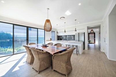 Macquarie Entertainer - Pool Retreat, Pets Allowed