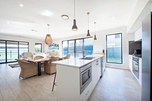 Macquarie Entertainer - Pool Retreat, Pets Allowed