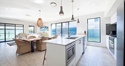 Macquarie Entertainer - Pool Retreat, Pets Allowed