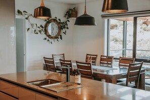 Dining - 4-Bedroom Two-Storey House With Views, Near Beach (Hobart)