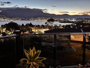 Terrace/patio - 4-Bedroom Two-Storey House With Views, Near Beach (Hobart)