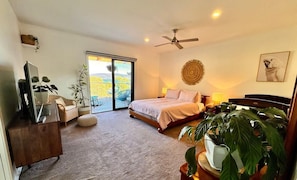 4 bedrooms, iron/ironing board, travel cot, WiFi - 4-Bedroom Two-Storey House With Views, Near Beach (Hobart)