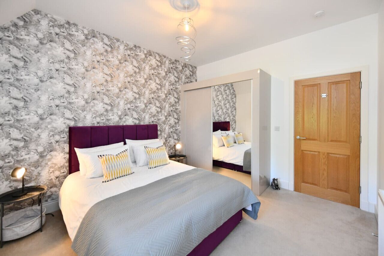 4 عدّة غرف نوم ومكواة/لوح كي وواي فاي مجانًا وملاءات أسرّة