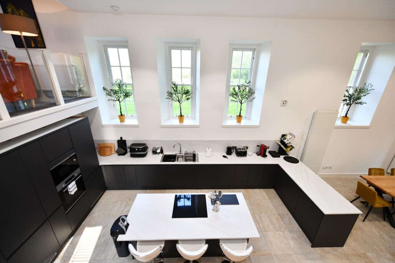 ثلاجة، ميكروويف، فرن، موقد طهي مسطح