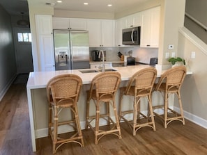 Fridge, microwave, oven, stovetop - Ko Olina Secluded Luxury: 3 Br, 2.5 Bath End Unit Townhome with Resort Amenities (Kapolei)