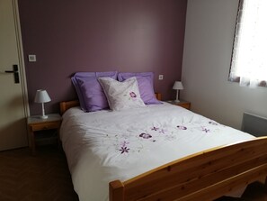 4 bedrooms, iron/ironing board, travel cot, free WiFi