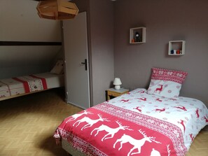 4 chambres, fer et planche à repasser, lit parapluie, Wi-Fi gratuit