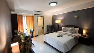 Free minibar, blackout curtains, free WiFi, bed sheets
