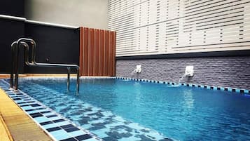 12 outdoor pools