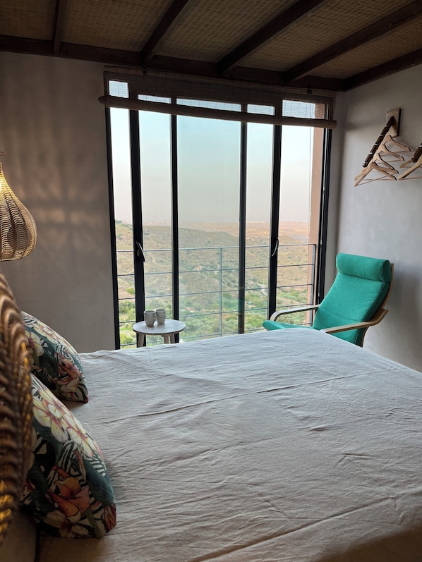 4 bedrooms, WiFi, bed sheets