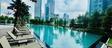 Kolam renang terbuka