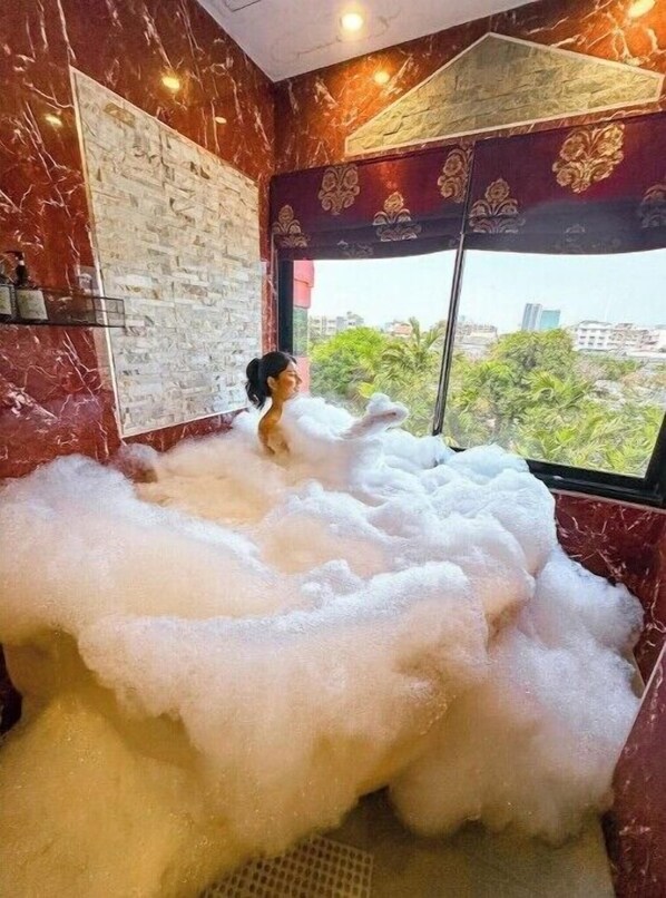 Interior - LARGE PRIVATE VILLA NEAR BANGKOK FOR UPTO 32 PAX (Tambon Sam Rong Nua)