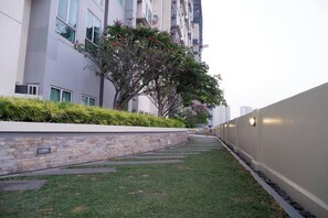 Property grounds - Haus 2.22 | your errands home near Makati CBD (Makati)