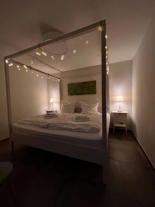 3 bedrooms, internet, bed sheets