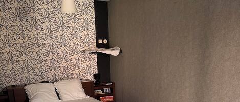 1 habitación, wifi y ropa de cama