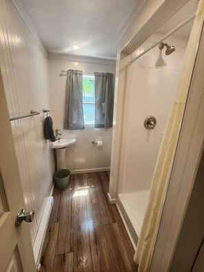 Bathroom - Superior @ Kimar`s Resort (Au Train)