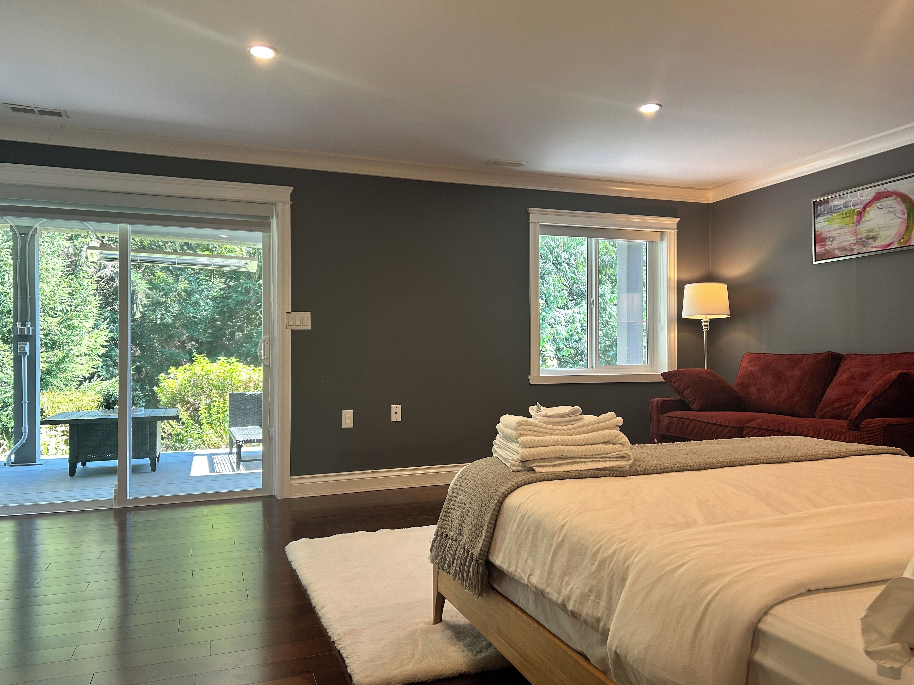 2 室のベッドルーム、デスク、WiFi、ベッドシーツ