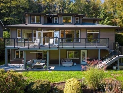 Lynn Valley Creekside Suites