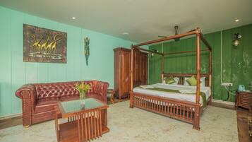 Luxury Suite | Free WiFi, bed sheets